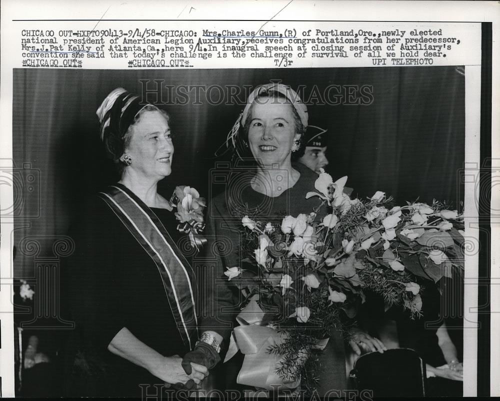 1958 Press Photo Mrs. Charles Gunn &amp; Pat Kelly During Speech In Chicago - Historic Images