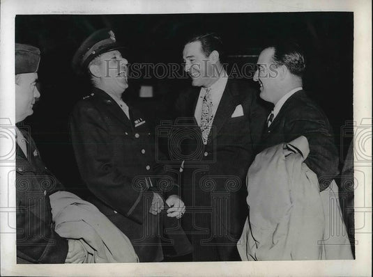 1943 Press Photo Senator Henry Cabot Lodge & Happy Chandler Arriving In England - Historic Images