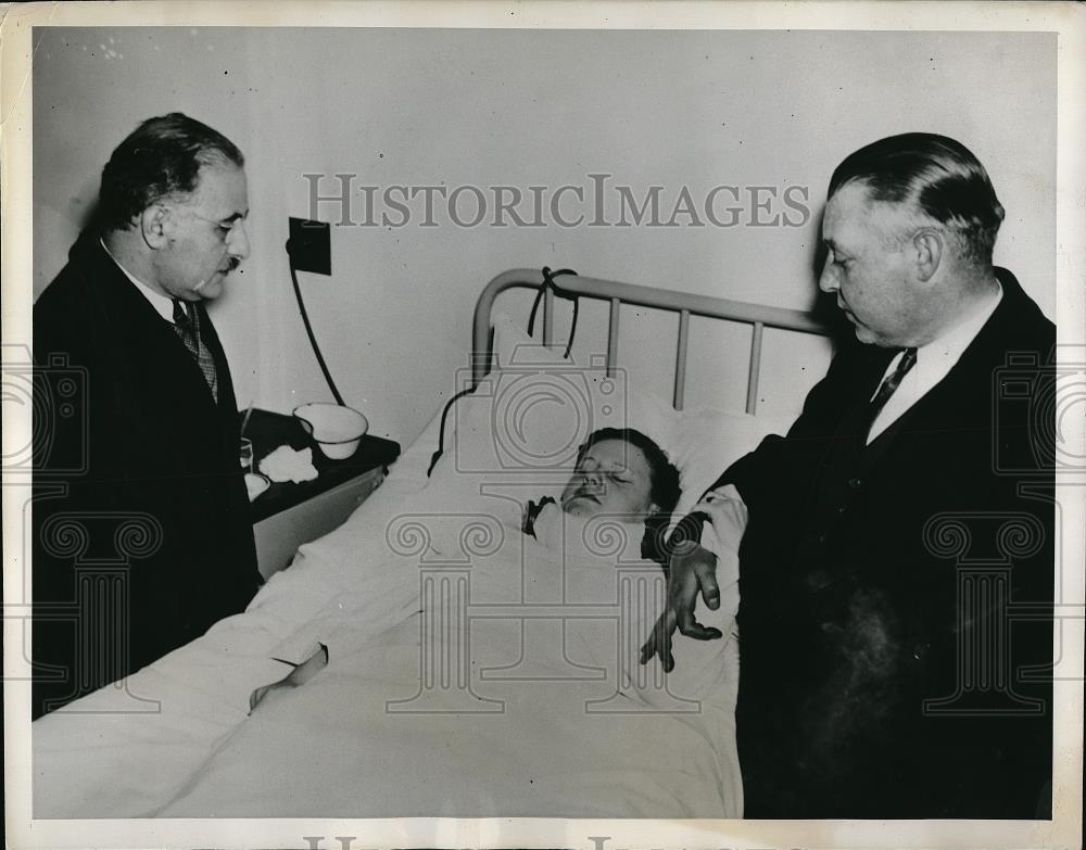 1940 Press Photo Matilda Le Boyers Names Suspect Isaac Brown, Det.Tierney Jr. - Historic Images