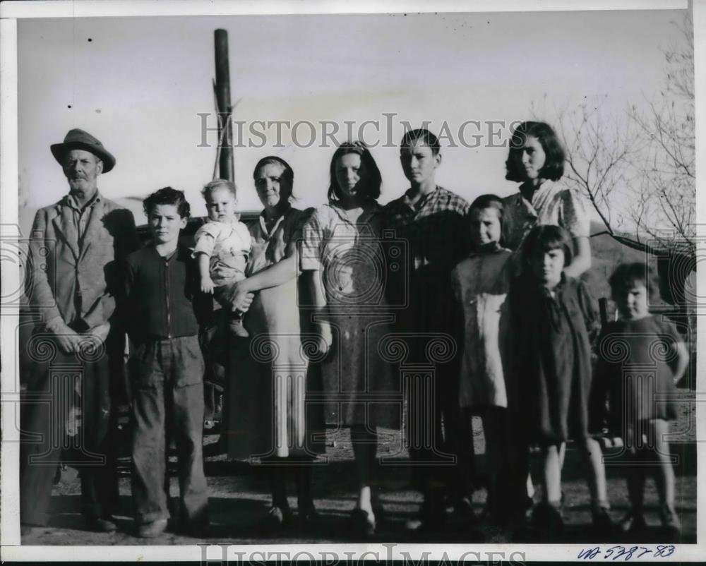 1940 Press Photo Mr &amp; Mrs Henry Hobbs Welcome Home Their Runaway Son David - Historic Images