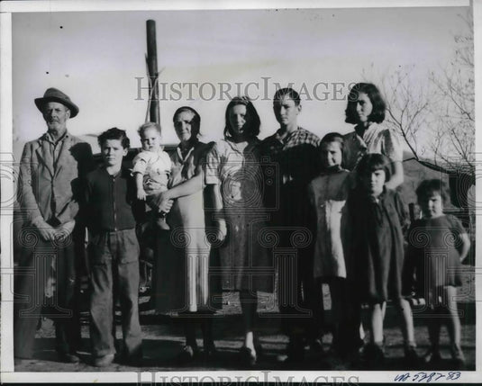 1940 Press Photo Mr & Mrs Henry Hobbs Welcome Home Their Runaway Son David - Historic Images