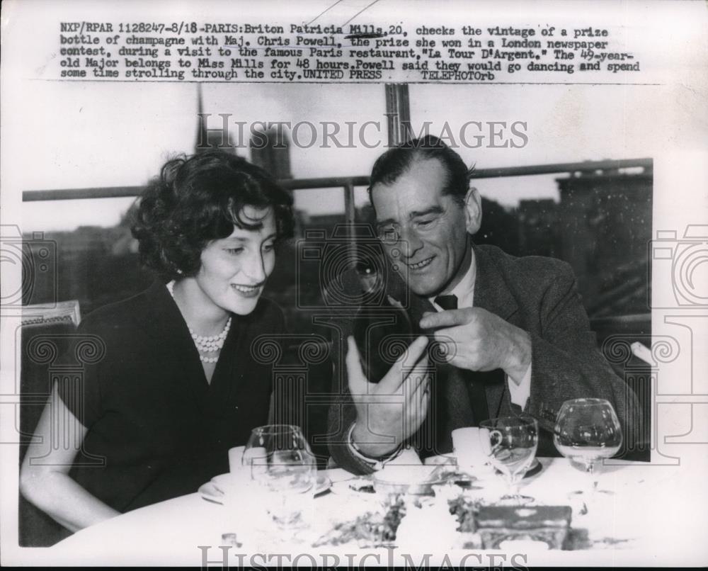 1957 Press Photo Briton Patricia Mills &amp; Maj. Chris Powell at London Restaurant - Historic Images