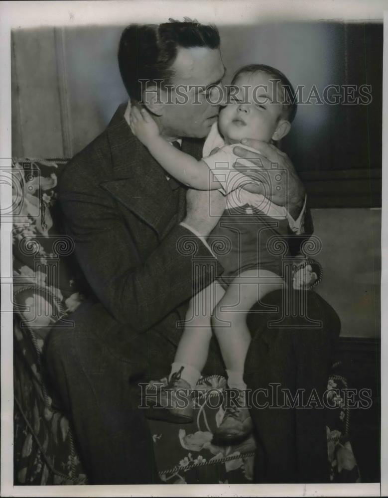 1938 Press Photo Dean Tripp returned to his father Wesley Tripp - neb40228 - Historic Images