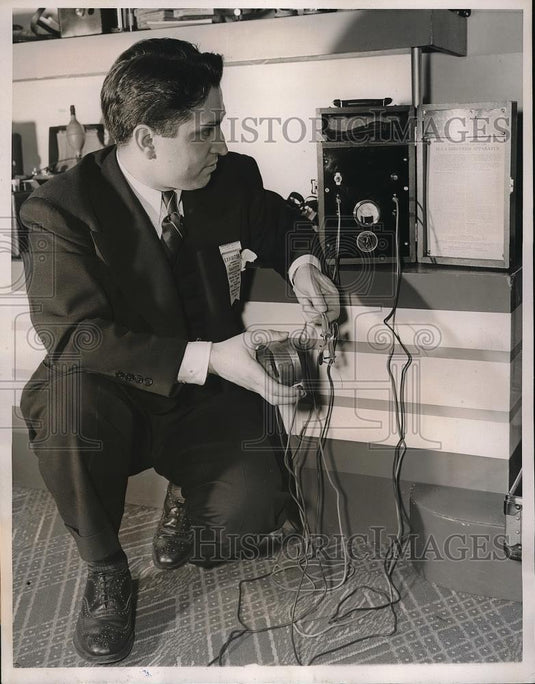 1940 Press Photo A man Looking at a Rheoderm Apparatus in New York - neb43989 - Historic Images