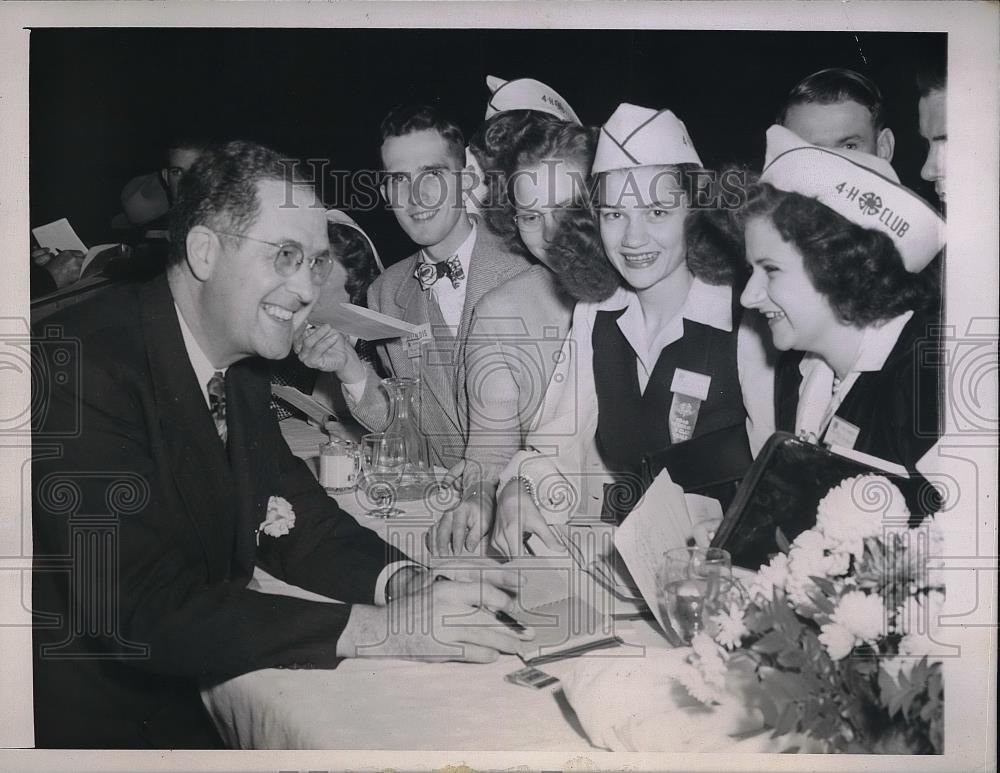 1945 Press Photo Clinton P. Anderson Secretary Of Agriculture At Chicago Banquet - Historic Images