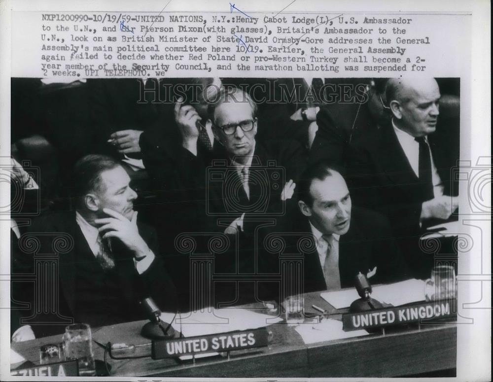 1959 Press Photo Henry Lodge, Sir Pierson Dixon Listen To David Ormsby In UN - Historic Images