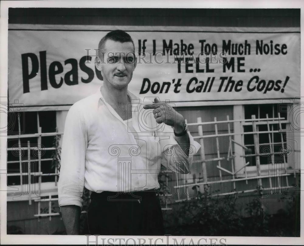 1954 Press Photo Dick Untead of Columbus, Ohio 7 his sign - neb39158 - Historic Images