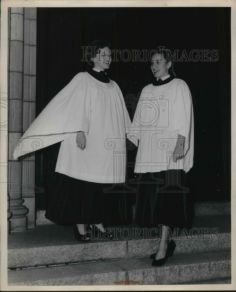 1948 Press Photo Virginia Gibson ans Lavina True of Mount Holyoke College. - Historic Images