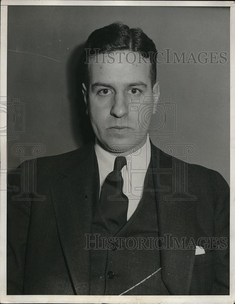 1937 Press Photo June Thornton in a suit and tie - Historic Images