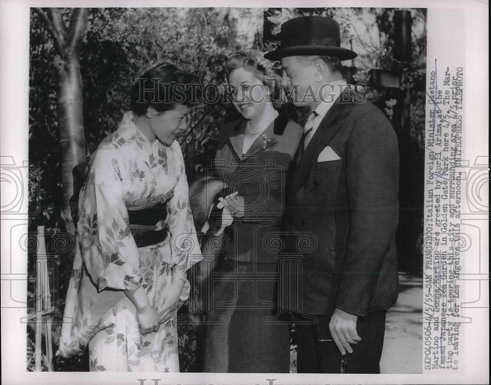 1955 Press Photo Minister Gaetano Martin &amp; Donna Martino Greeted by April Arima - Historic Images