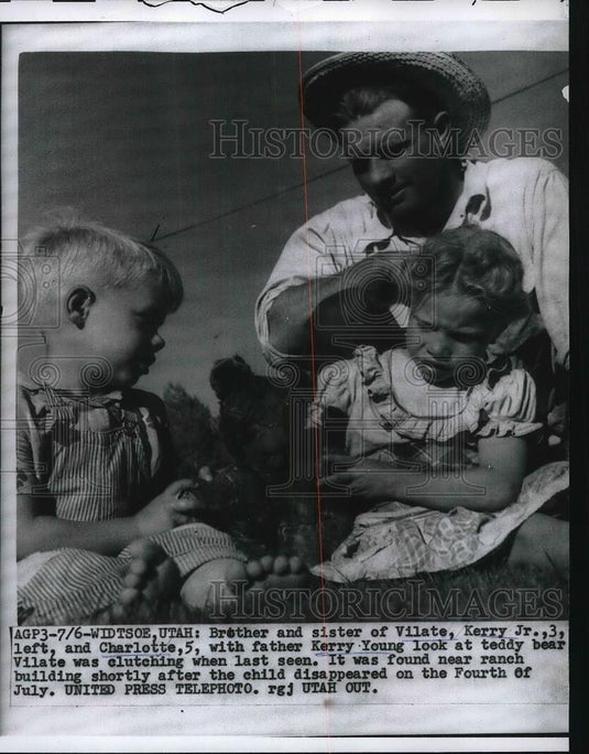1956 Press Photo Kerry Young, Children Kerry Jr. & Charlotte Holding Teddy Bear - Historic Images