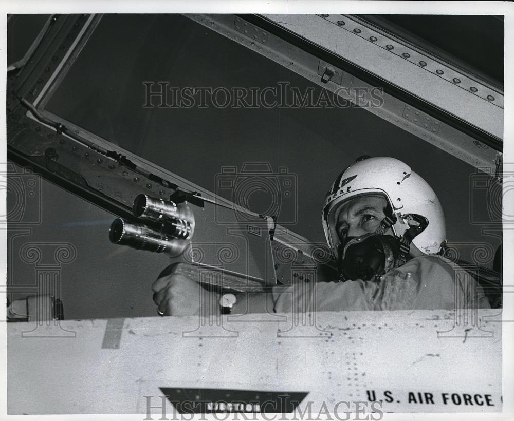 1961 Press Photo TSgt. Clarence E. Galyon Airborne Cameraman Holding Camera - Historic Images