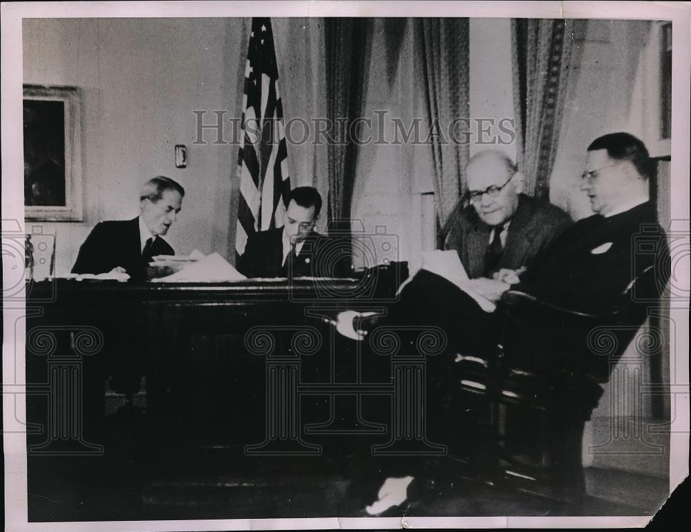 1936 Press Photo Marvin McIntyre and Other Callers Waiting for Pres. Roosevelt - Historic Images