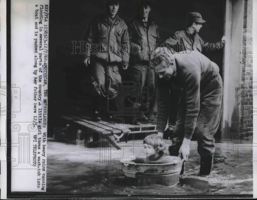 1961 Press Photo Little girl using washtub as boat during flood - Historic Images