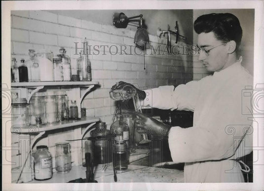 1938 Press Photo Roy Ten Haagen of Brown University Wrestling Team Works Morgue - Historic Images