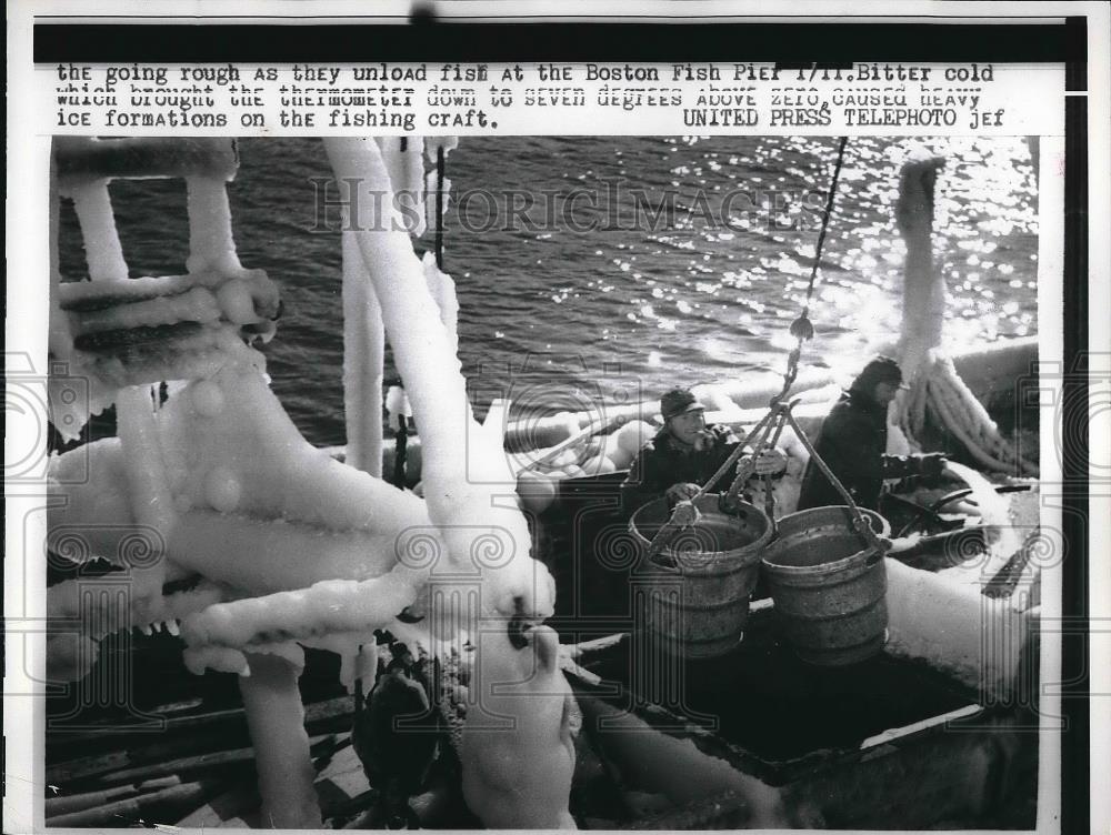 1957 Press Photo Workers clearing ice off of fishing boat - Historic Images