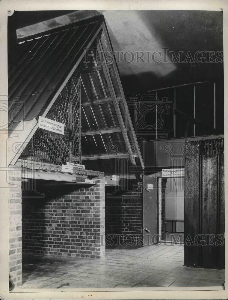 1956 Press Photo Cross section of a bomb-proof house by Franklin Buerger - Historic Images