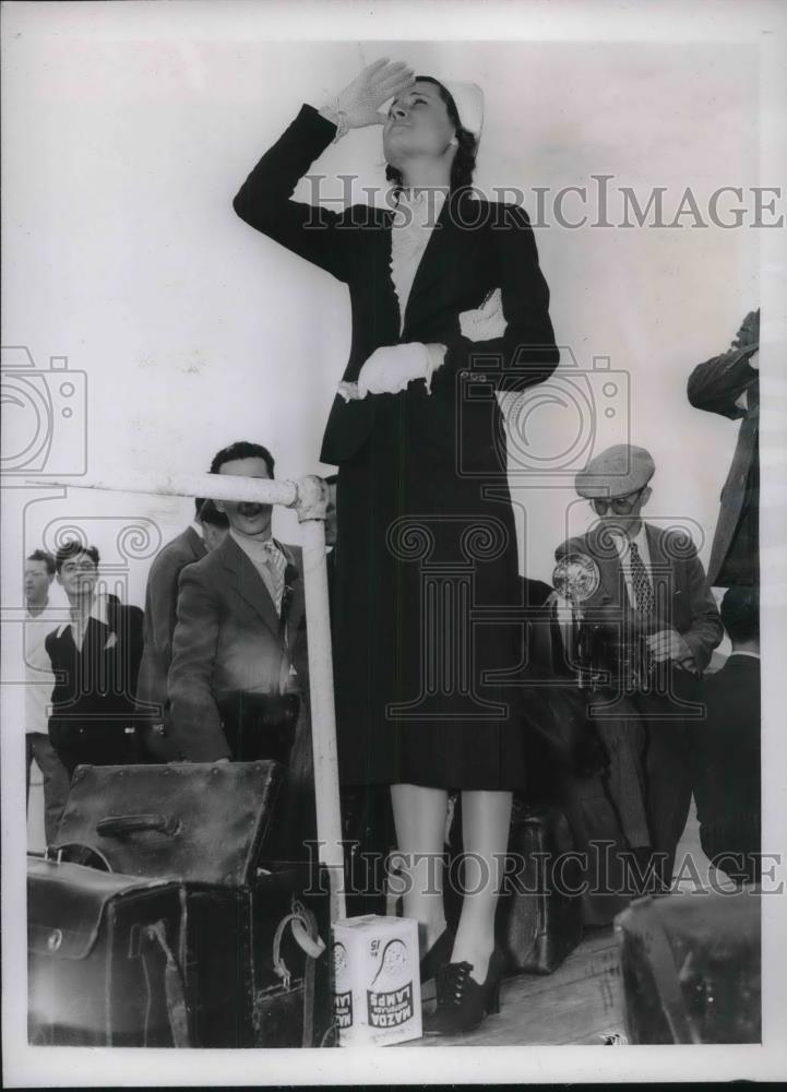1938 Press Photo Mrs Thomas Thurlow, wife of round the world navigator at NY - Historic Images