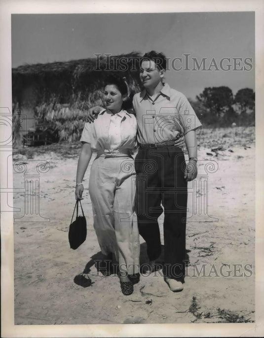 1940 Press Photo honeymooners Mr. and Mrs. Leo Tepper in Tampa, FL - neb45329 - Historic Images