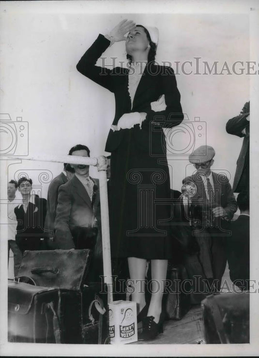 1938 Press Photo Floyd Bennett Airport, NY Mrs Thomas Thurlow, - neb46429 - Historic Images