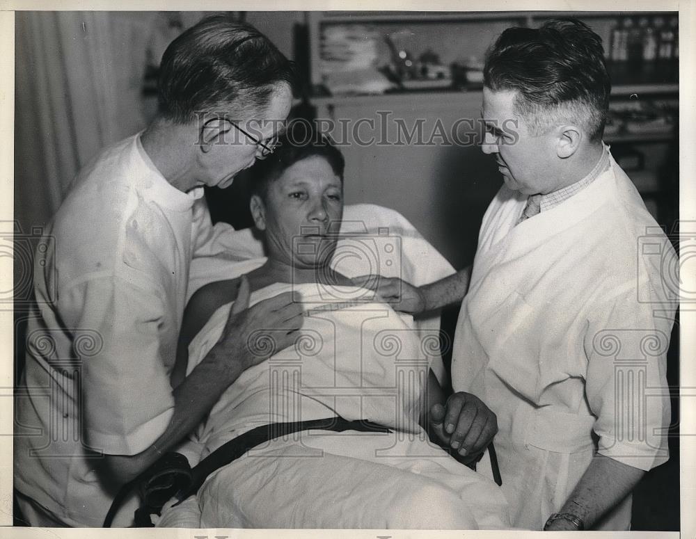 1937 Press Photo Abe Kasviner In Hospital After Jumping From Building &amp; Survives - Historic Images