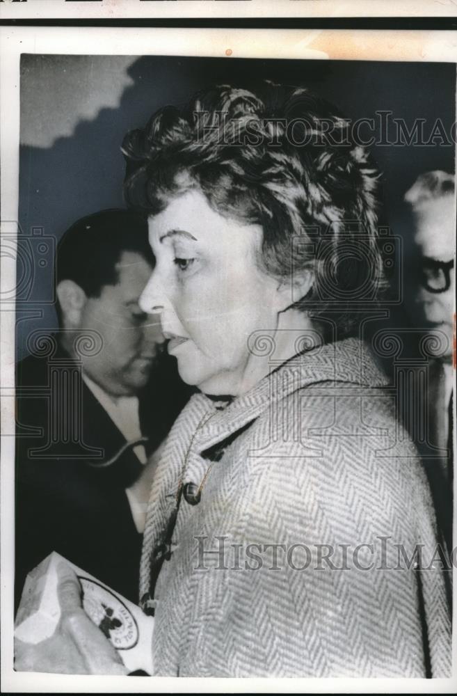 1961 Press Photo London, Mrs Francis Taylor mom of actress Elizabeth Taylor - Historic Images