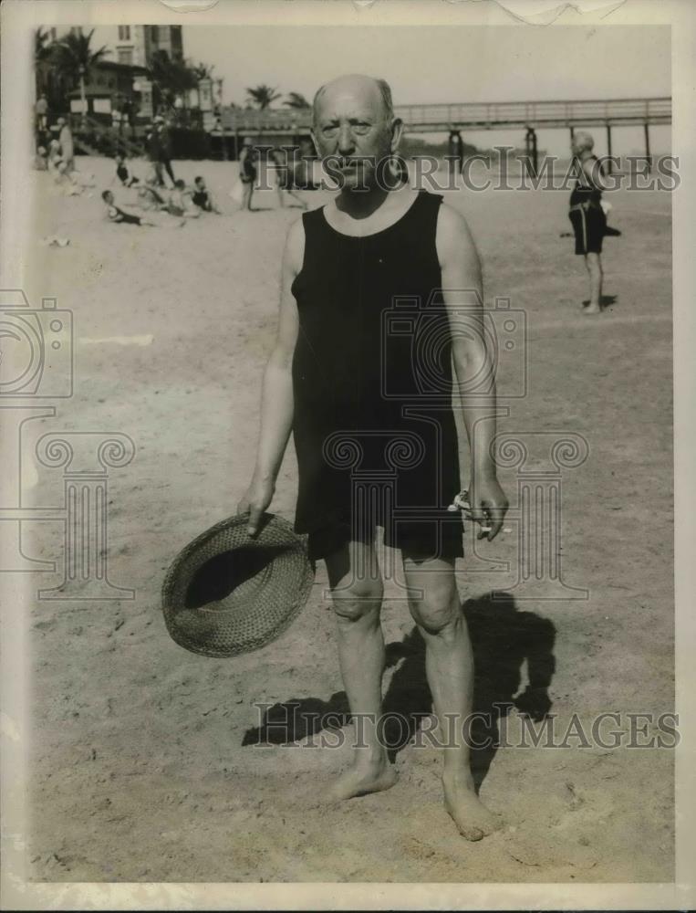 1928 Press Photo Arthur Levy,ex N.J. film commissioner on vacation in Fla. - Historic Images