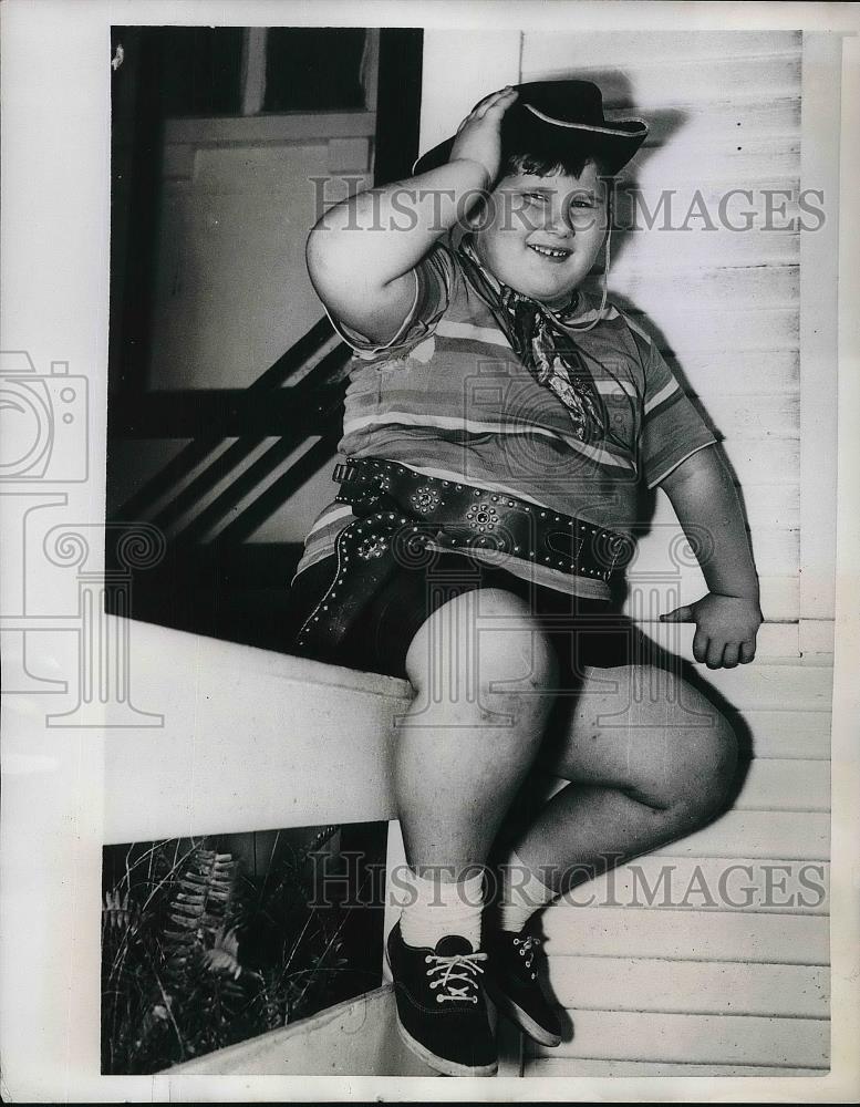 1951 Press Photo Wayne Addison a 145 Pound 6 year old one of the biggest kids. - Historic Images