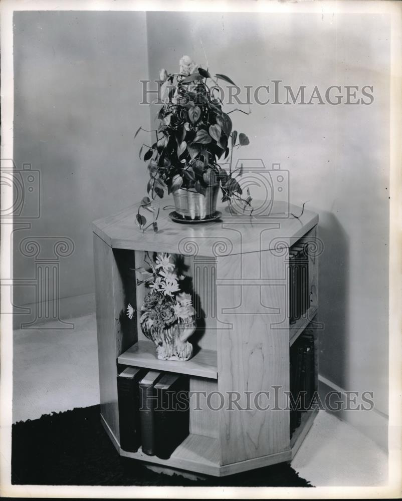 1951 Press Photo Florists Telegraph Delivery Assn display of plants - Historic Images