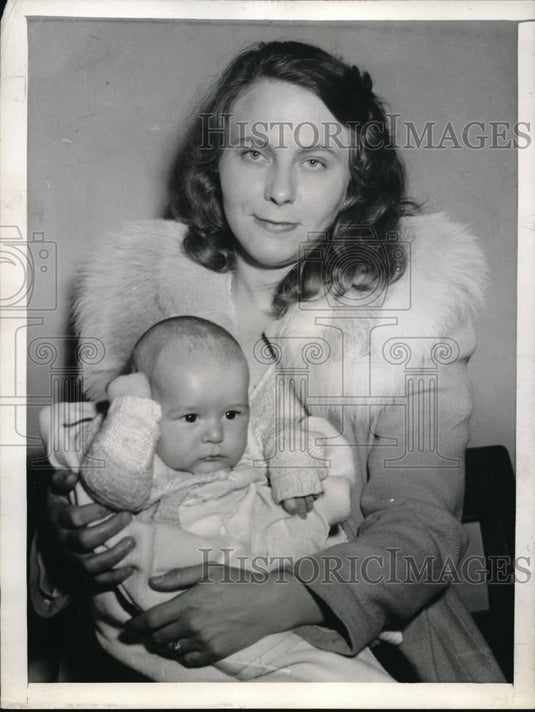 1944 Press Photo LA, Calif. Mrs helen B Allen & baby at court for claim vs Rev - Historic Images