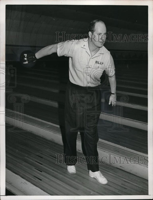 1966 Press Photo Bowling backswing demonstration by Billy Wadu - Historic Images