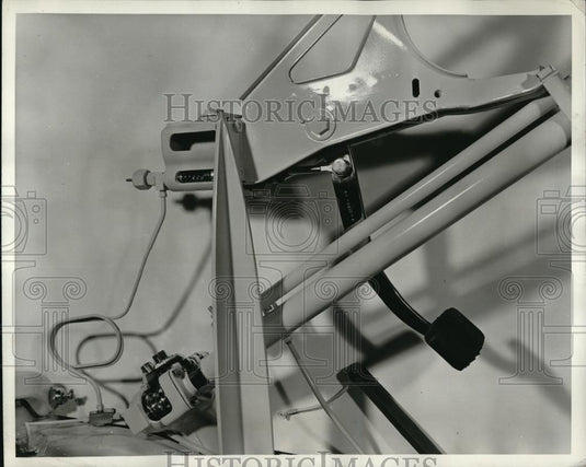 1952 Press Photo The Power-Pivot brake Pedals manufactured by Ford. - Historic Images