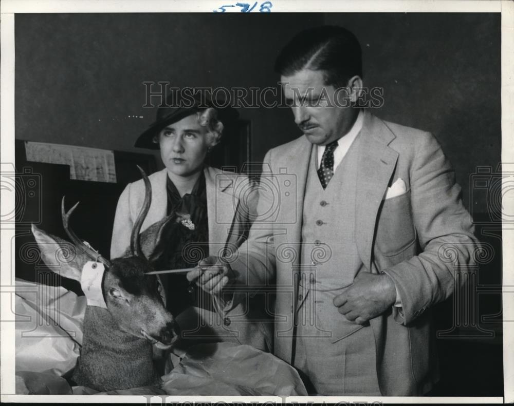 1935 Press Photo Dep Atty Robert Anderson cross examining Dolores Bennett - Historic Images