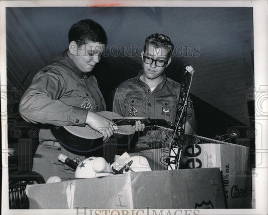 1966 Press Photo Boy Scouts Thomas Roemer & Timothy Garrett Play Instruments - Historic Images