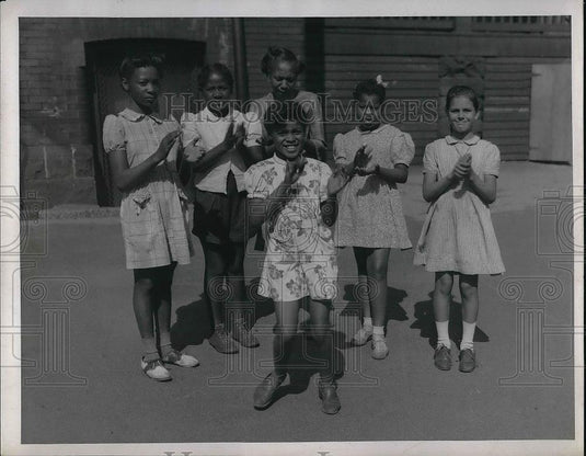 1945 Press Photo Children of the Friendly Inn Settlement in Cleveland - Historic Images