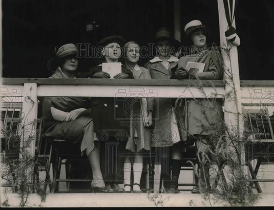 1921 Press Photo Mrs Louise Cwomwell Brooks & children at Natl Horsed show - Historic Images