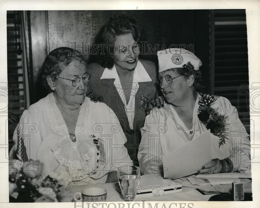 1942 Press Photo Mrs. D. Franklin Hill and Mrs Eugenia Clair Flato at convention - Historic Images