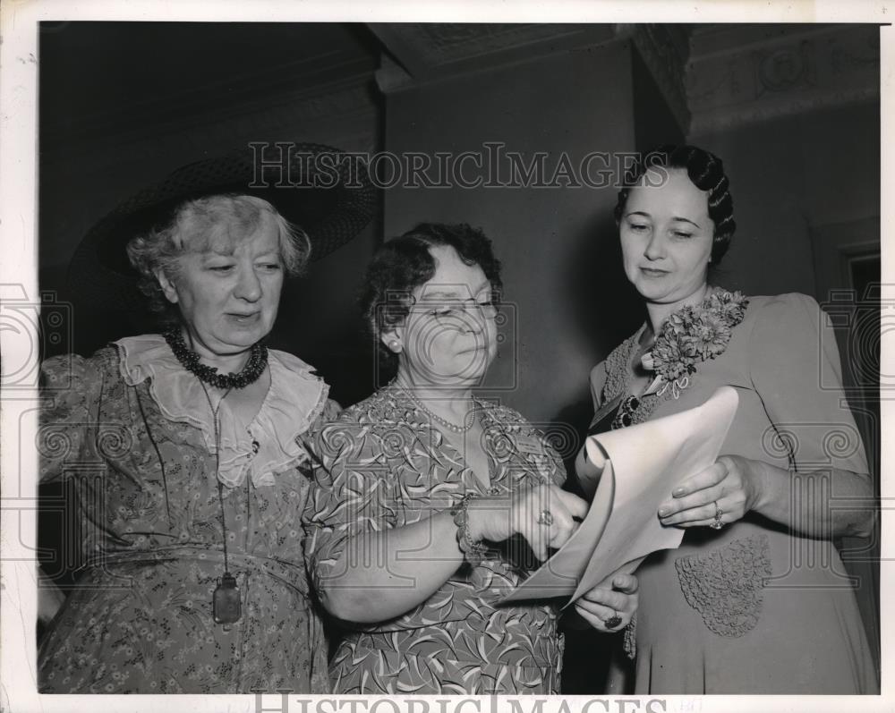 1941 Press Photo Elizabeth Aldrich, Mary Adams, Marie Meyer, Astrology Club - Historic Images