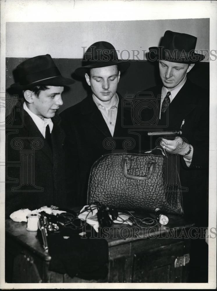 1943 Press Photo Stanley, Walter Tranowski, Tom Hayes Policeman robbery - Historic Images