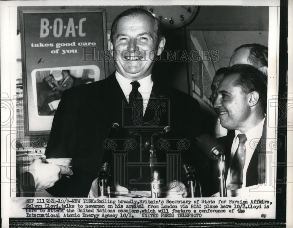 1956 Press Photo British Foreign Affair Sec.Selwyn Lloyd arrived via BOAC Plane - Historic Images