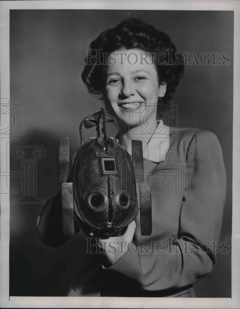 1945 Press Photo NYC, model of earliest submarine by David Boshnell at a show - Historic Images