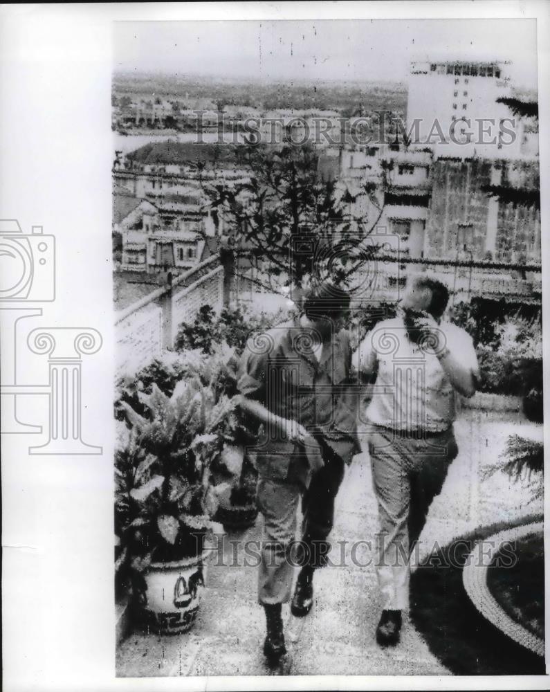 1969 Press Photo Civilian Attorney George Gregory &amp; Maj. Thomas Middleton Jr. - Historic Images