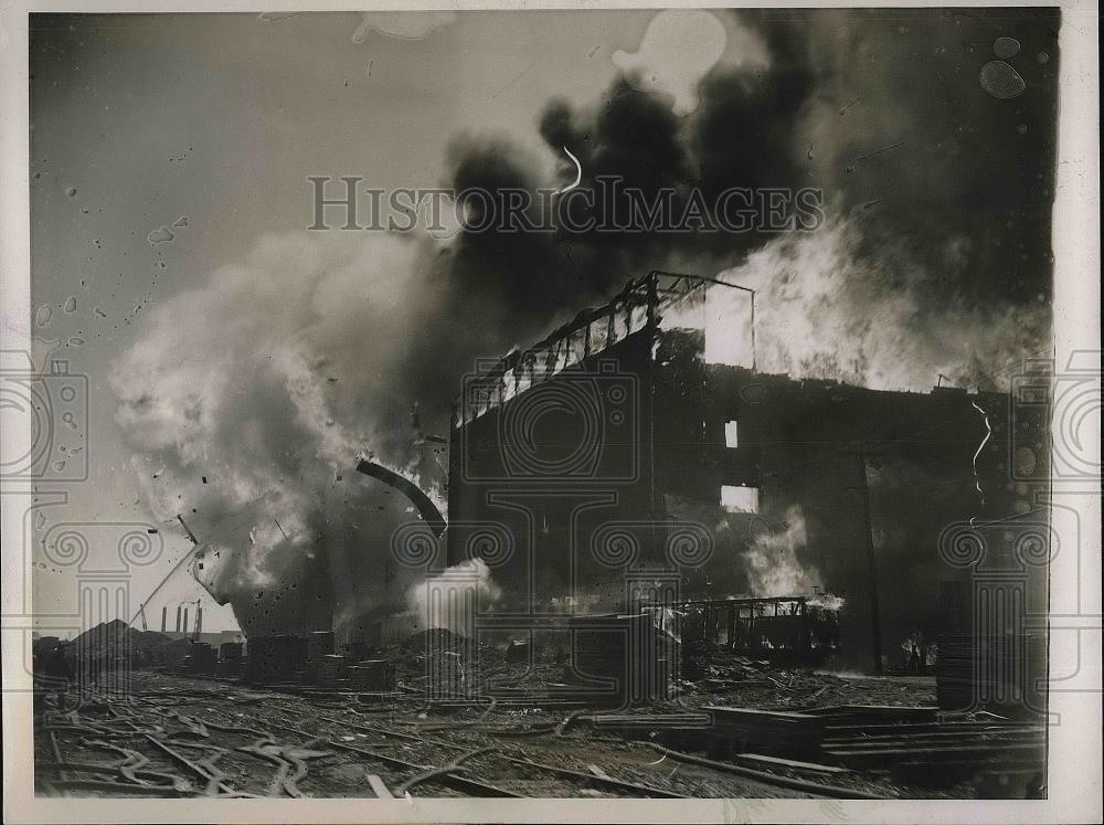 1939 Press Photo Fire Destroys Grain Elevators - nea86065 - Historic Images