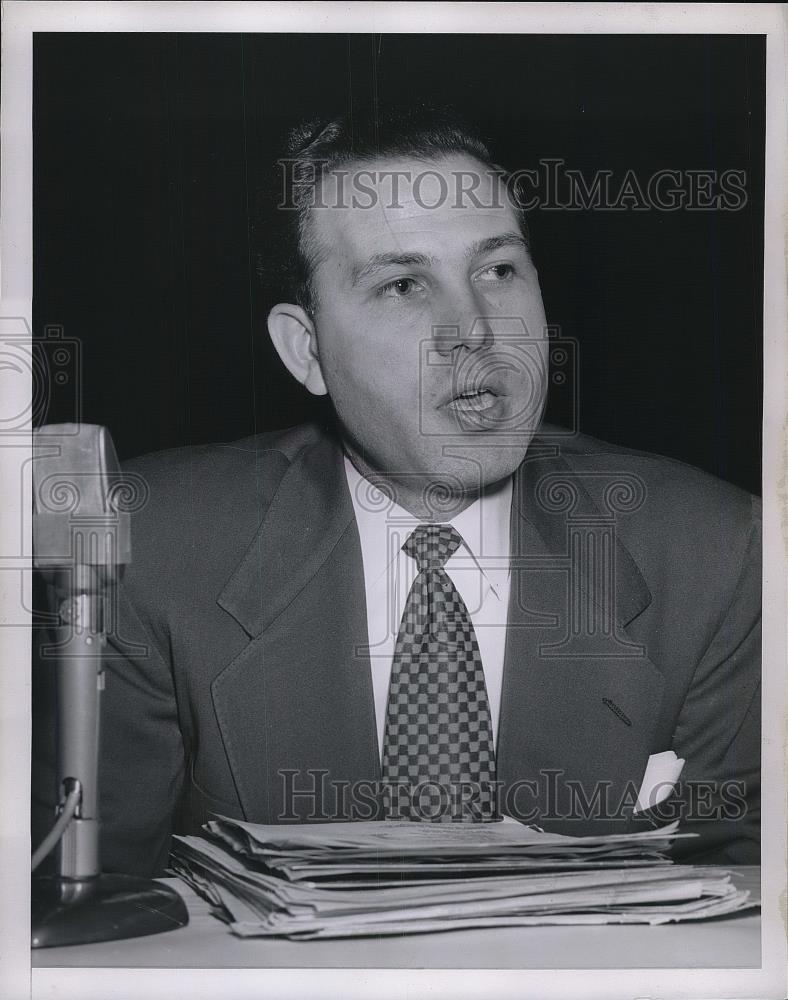 1952 Press Photo George Kurvers Internal Revenue Bureau Agent - nea85765 - Historic Images