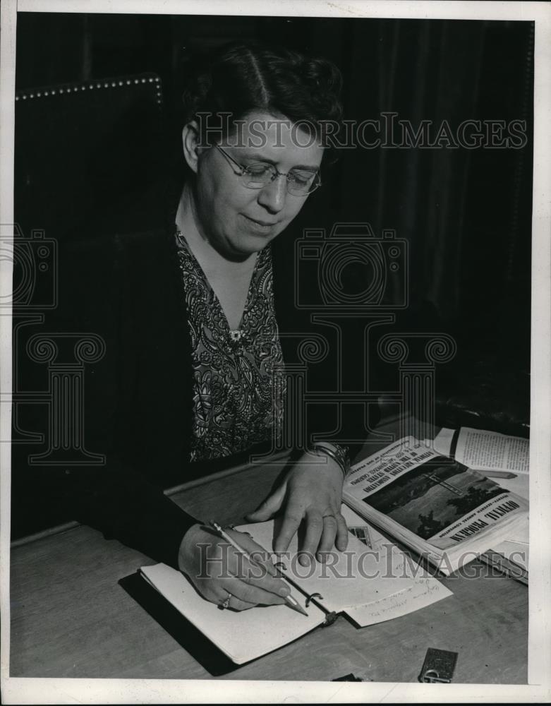 1939 Press Photo Amy H. Hinrichs Principal Audubon School - neb47138 - Historic Images