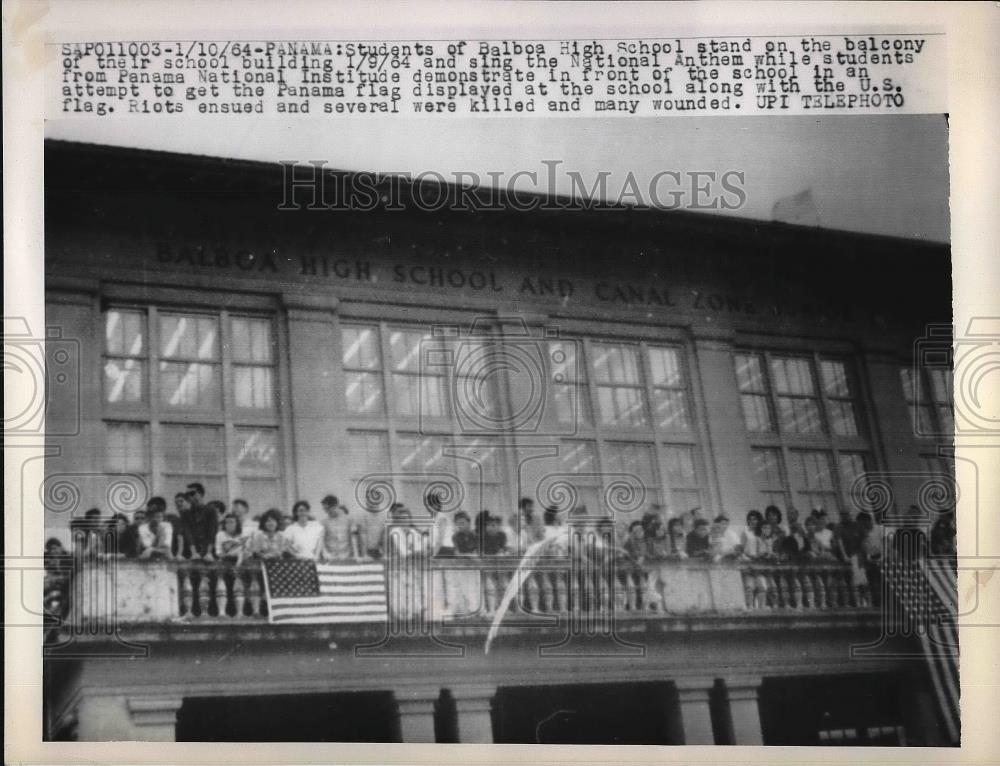 1964 Press Photo Balboa High School Students on Balcony Sing National Anthem - Historic Images