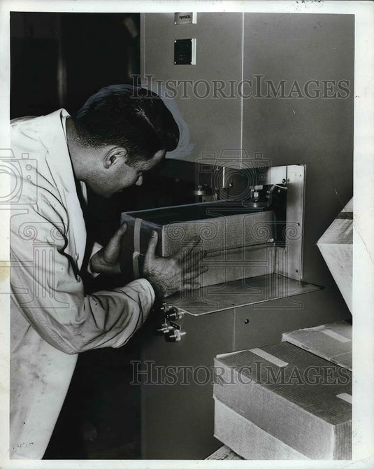 1967 Press Photo Johnson & Johnson Co tape dispenser demonstrated - neb09577 - Historic Images