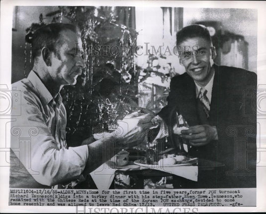 1955 Press Photo Alden, Minn POW turncoat Richard Tenneson & step dad - Historic Images