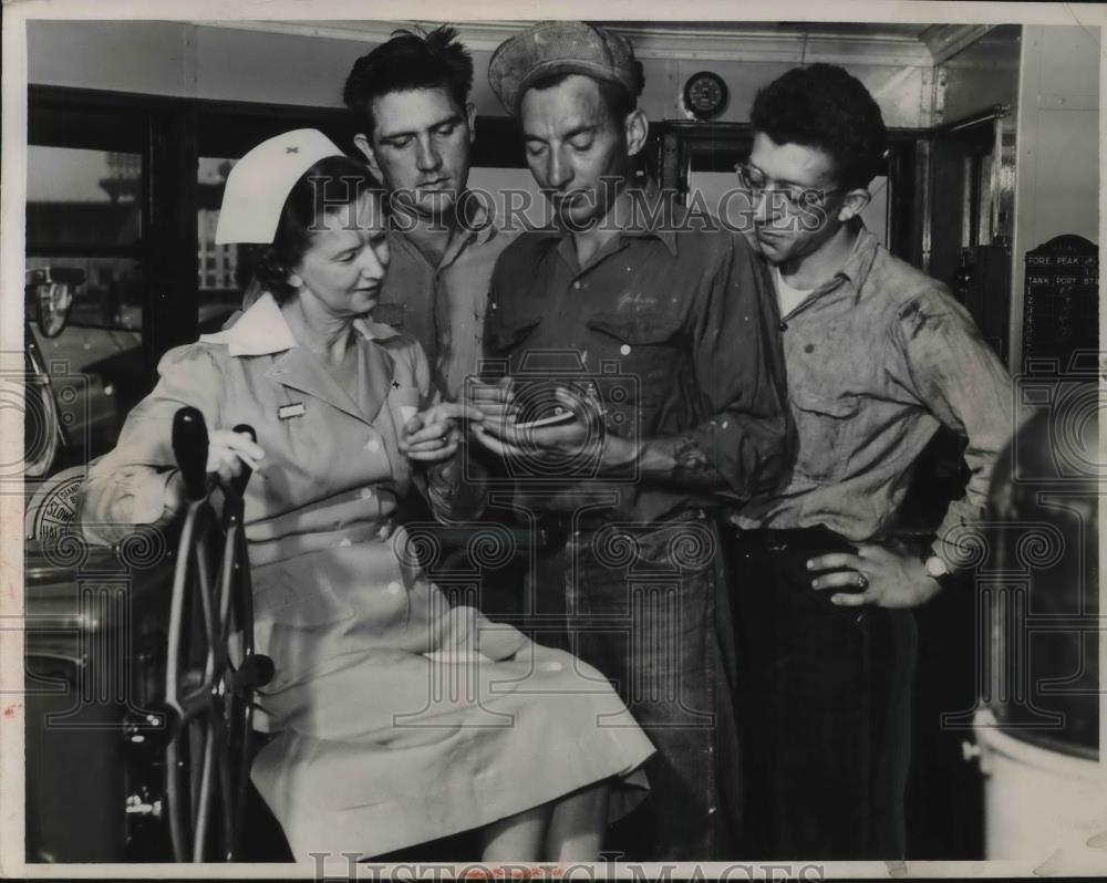 1952 Press Photo Cleveland Steamship Co. Mrs Ardizone,W Presley,J Tykody,Barber - Historic Images