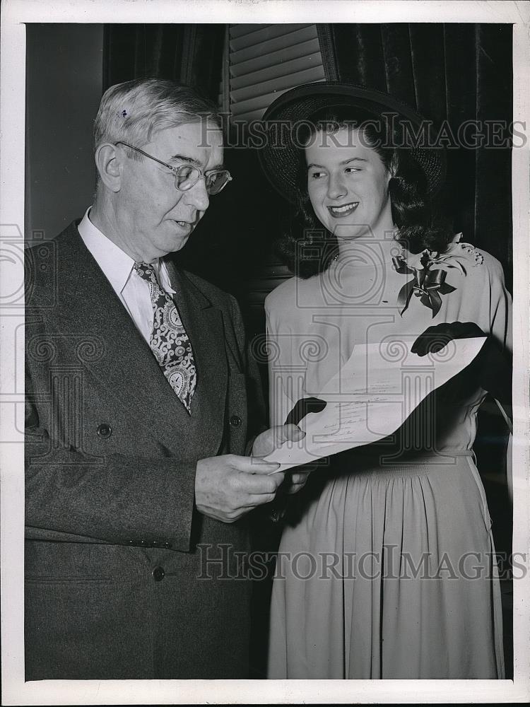 1946 Press Photo Miss Nancy Anderson, White House Secretary William Hassett - Historic Images